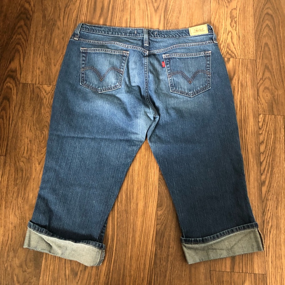 Levi’s blue capri